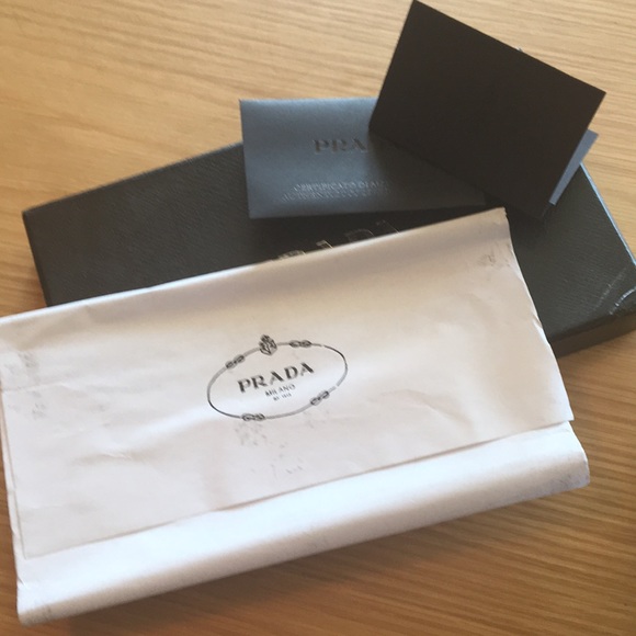 Prada wallet - Picture 2 of 7